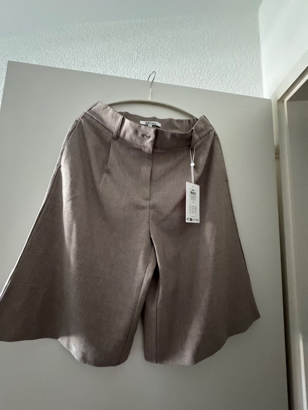 Completi & Tailleur: Only Anzug mit Bermuda Gr s-m – Nuovo e nell'imballaggio originale da Thun venduto da Iriska77