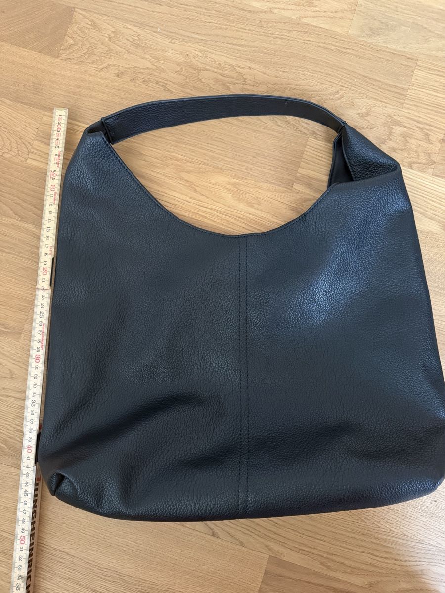 Borse da donna: Schwarze Handtasche, neuwertig -  – Nuovo (secondo la descrizione) da Itingen venduto da Granini_93 1