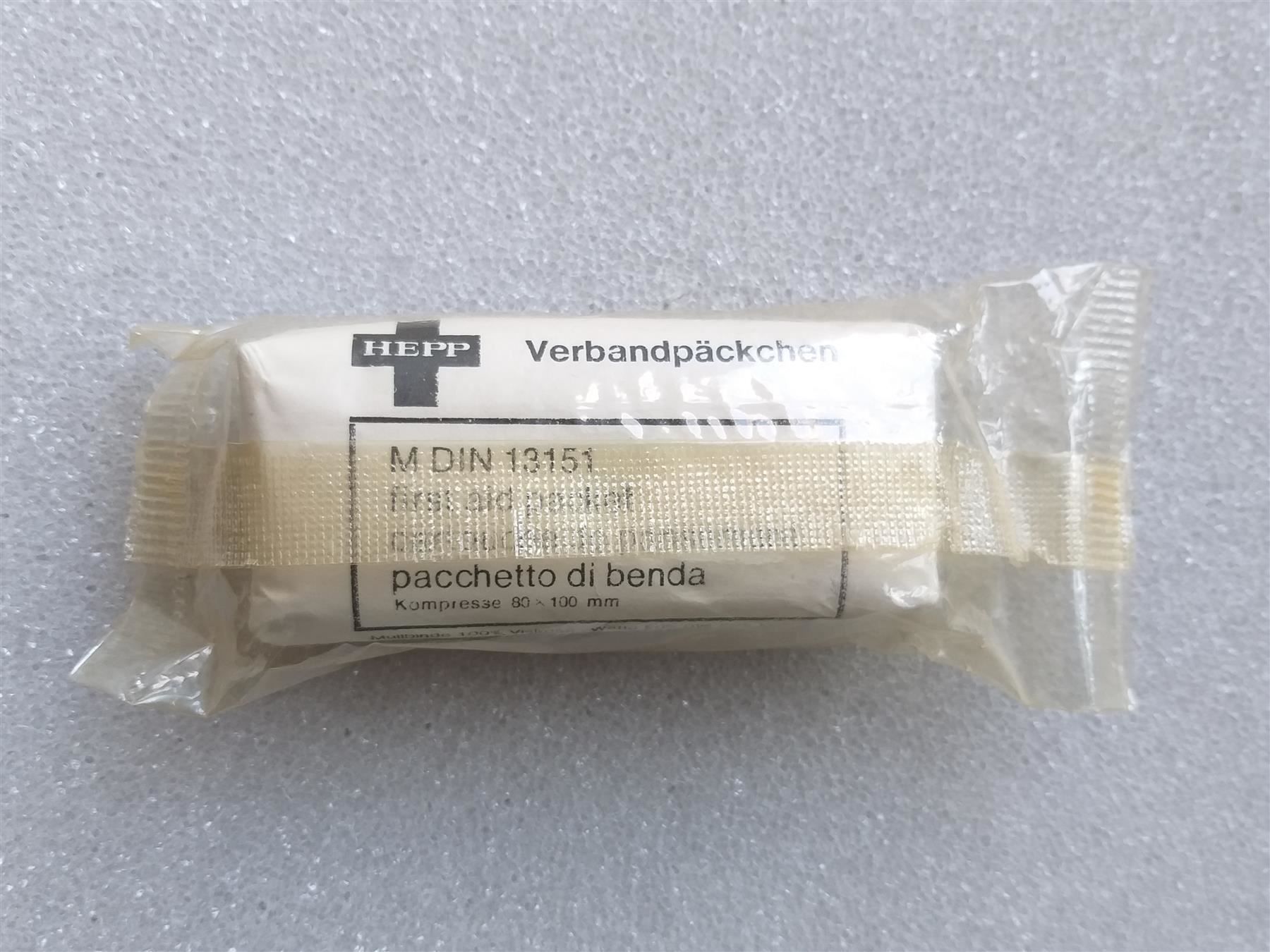 Kit di pronto soccorso: Verbandpäckchen Kompresse 80 x 100 mm – Usato da Bauma venduto da SwissMilitaria