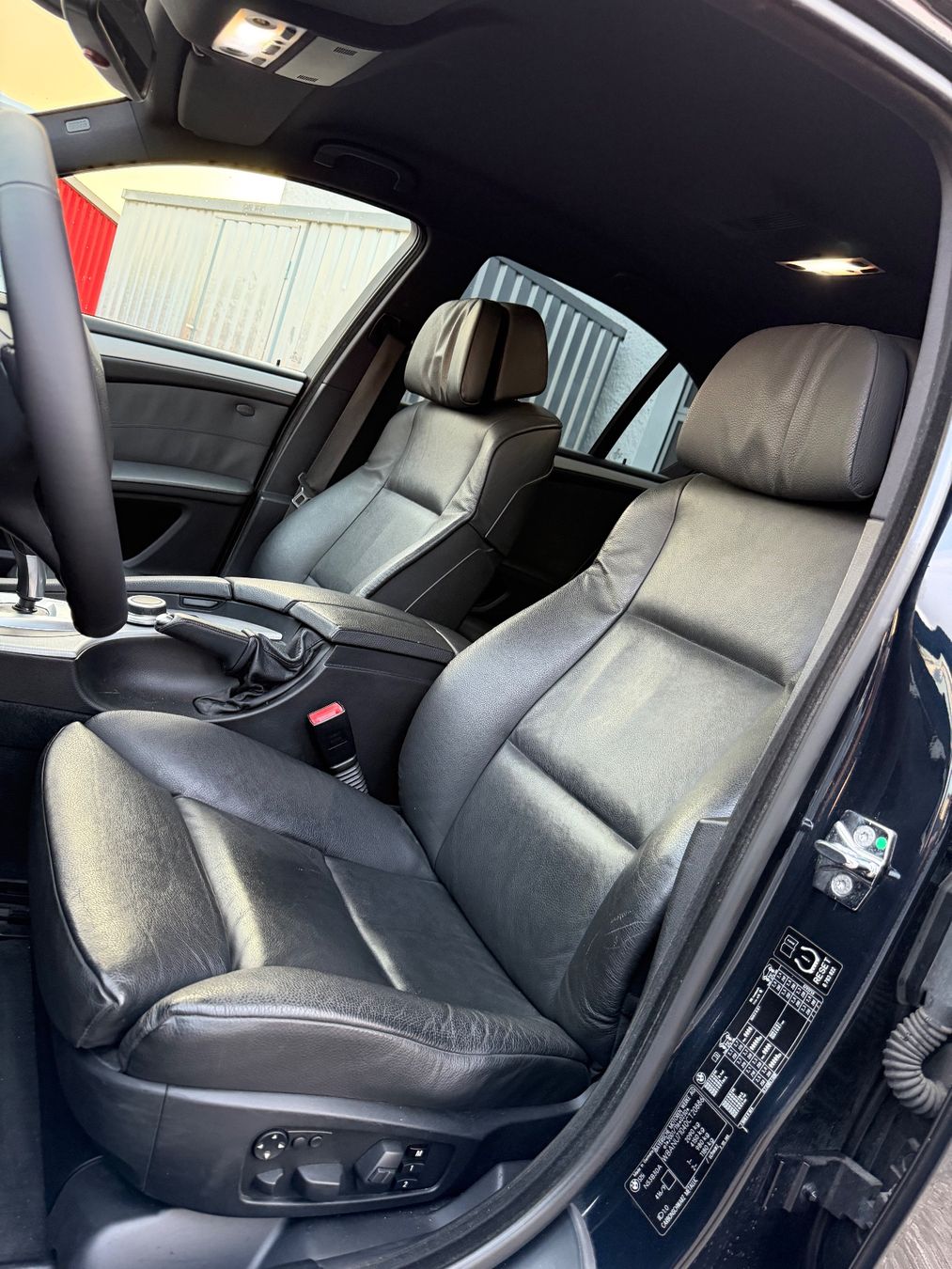 BMW Autos: BMW 525i E60 LCI M Paket – D'occasion à Bronschhofen par SezoCarsector 6