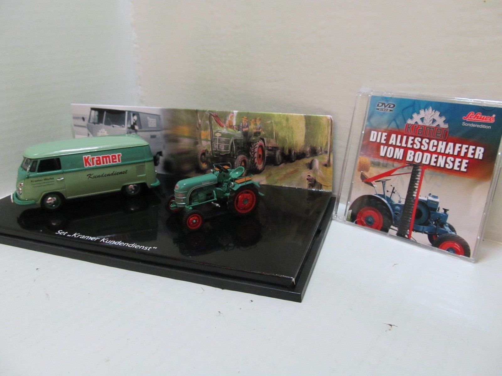 Schuco Kit di modellismo & Modellini statici: KRAMER  ALRAD  SET  MIT  DVD  VW T1  KRAMER TRAKTOR – Nuovo (secondo la descrizione) da Grueningen venduto da malamut56