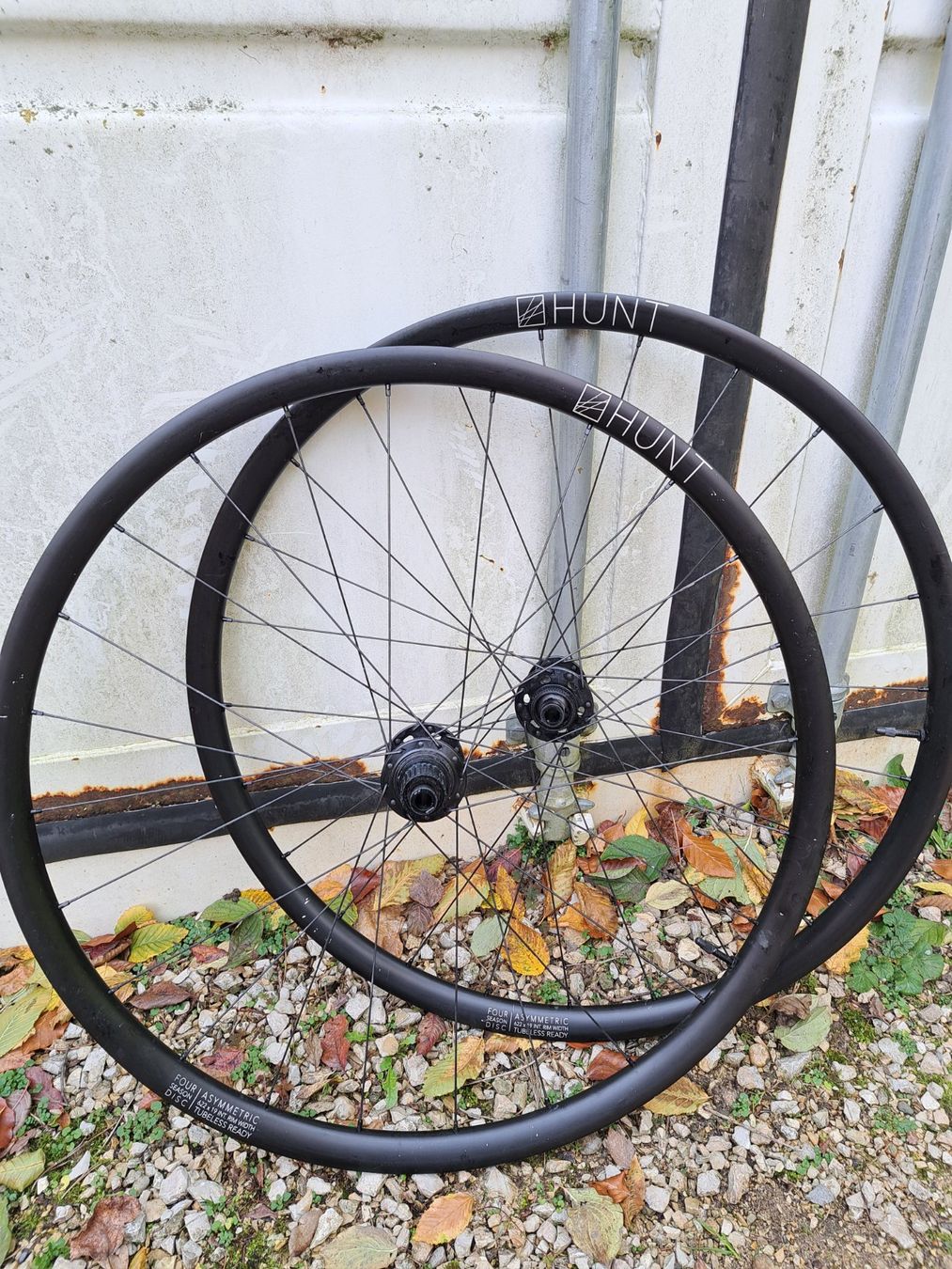 Ersatzteile: Roues 28" HUNT four Season Disc – Gebraucht aus Biel/Bienne von kewin.noirjean 4