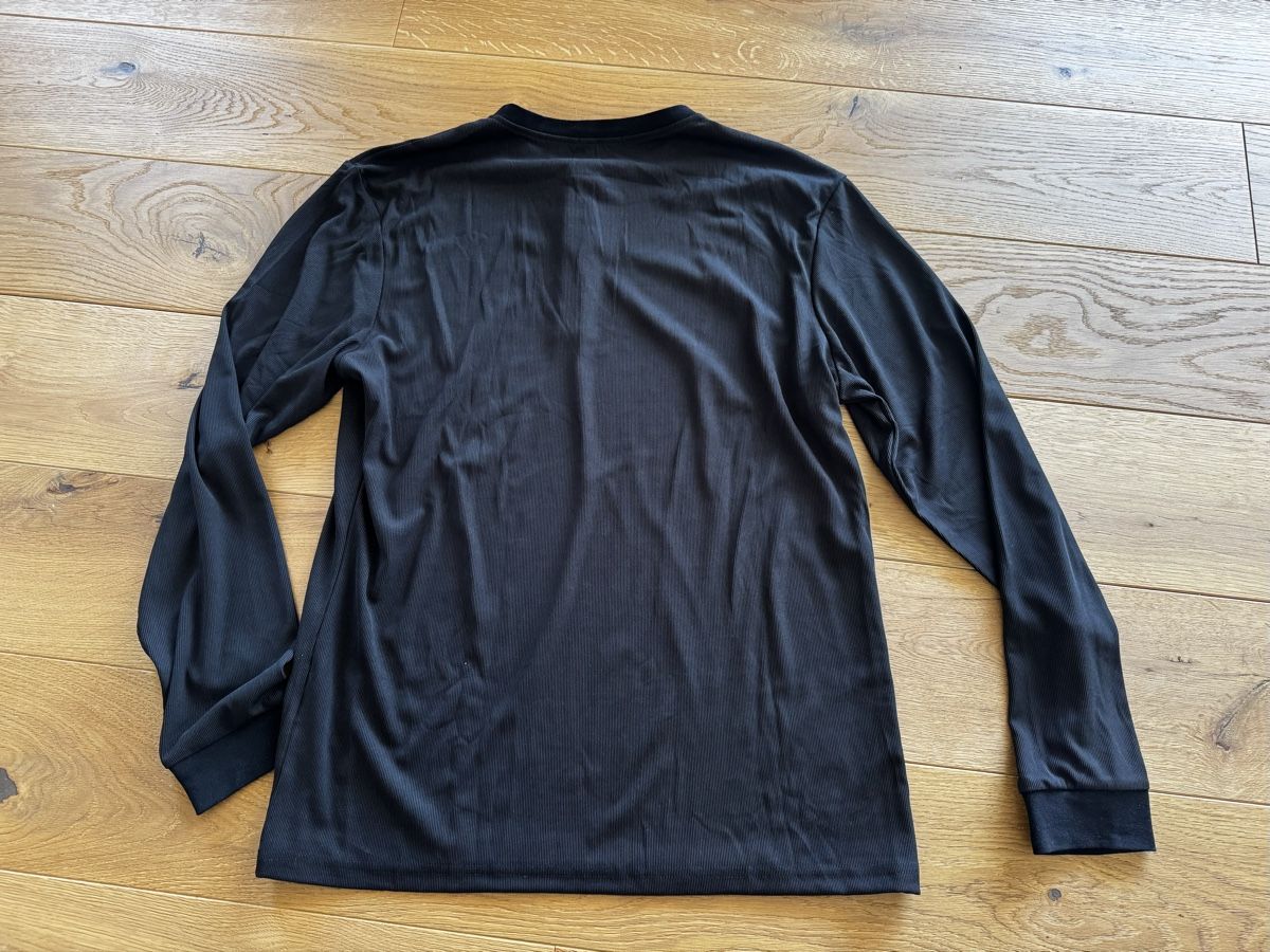 Pulls & Sweat-shirts: Langarm Henley schwarz – D'occasion à Schaan par kri_tsw8 1