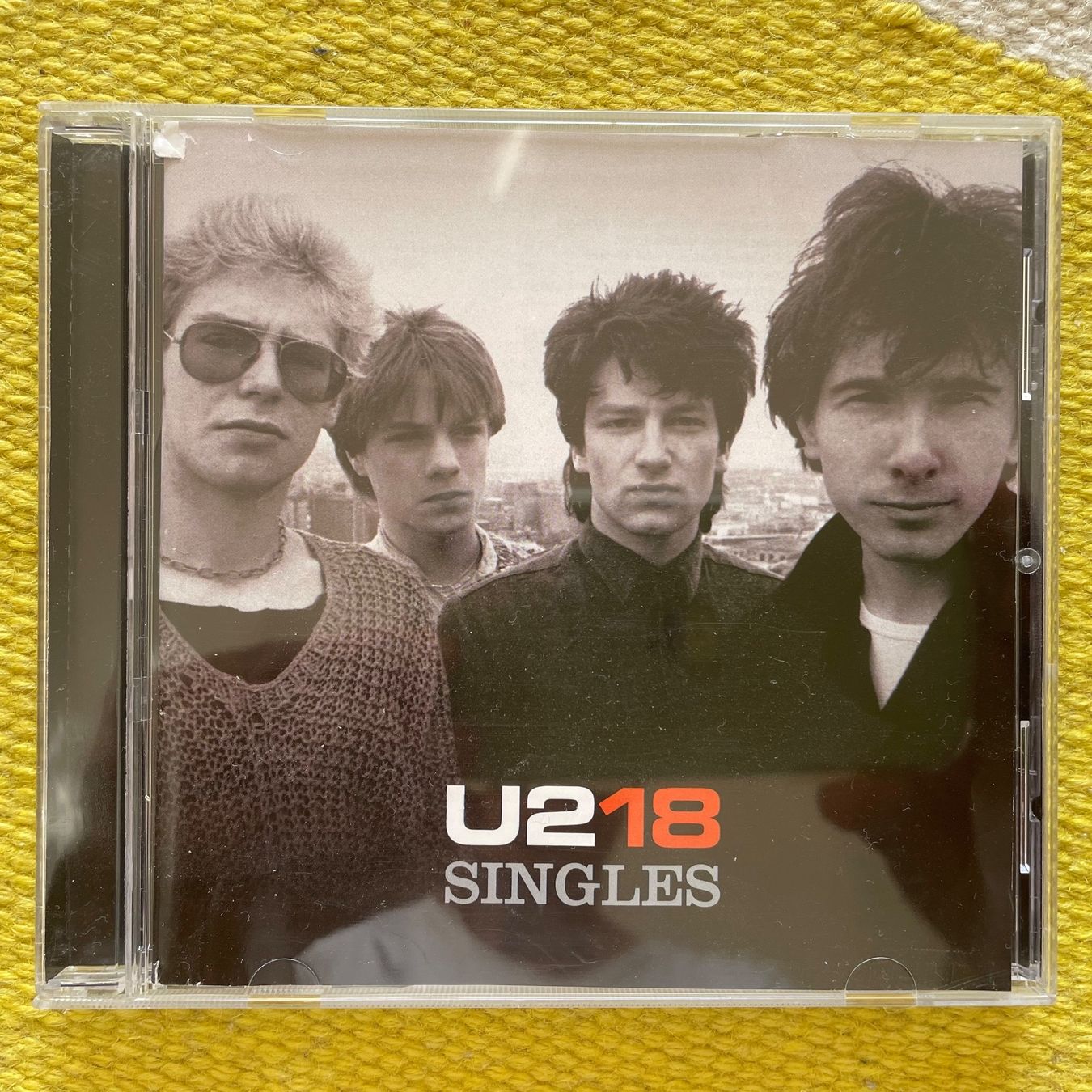 CD: U2-18 SINGLES – Usato da Rorschacherberg venduto da CD-Roli