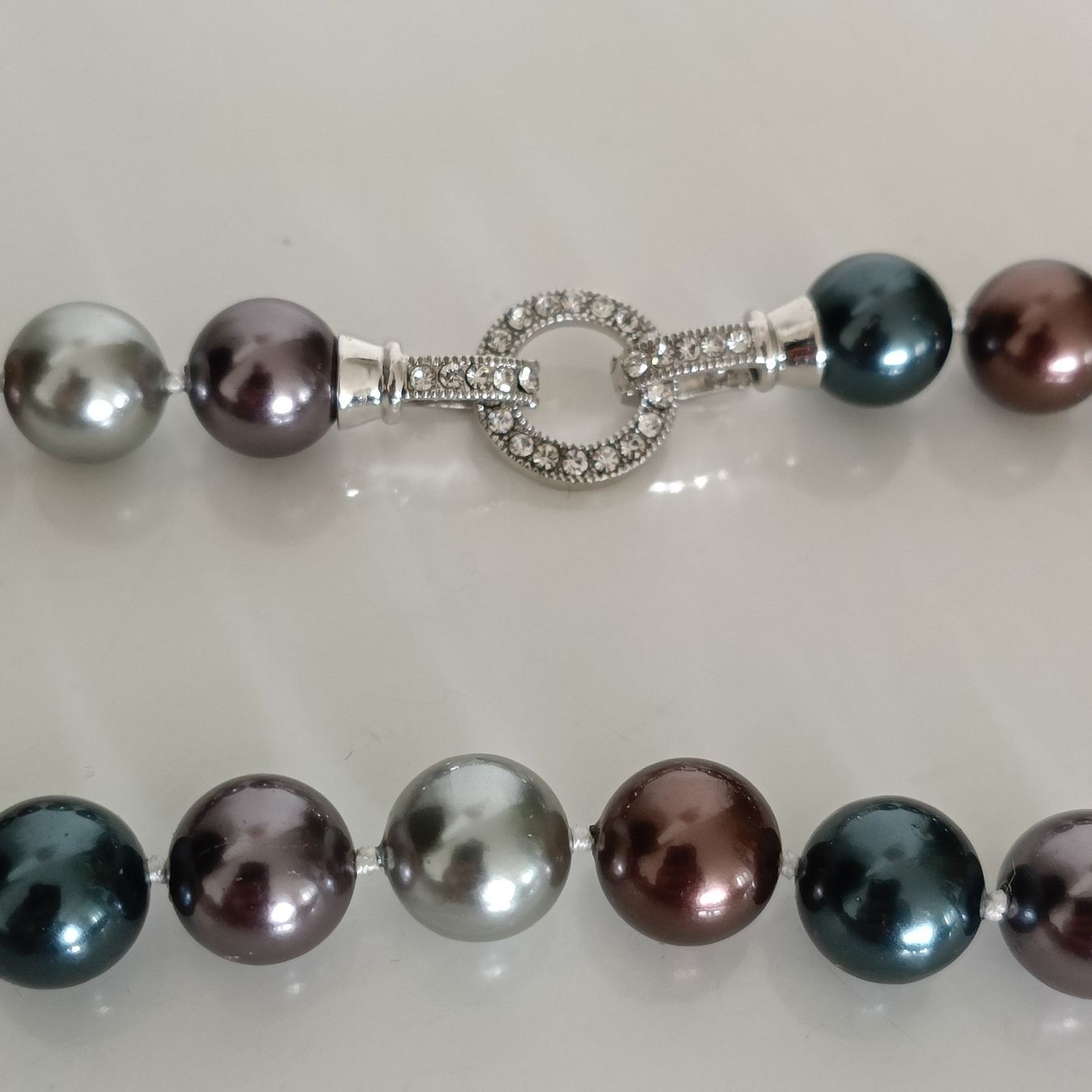 Catenine: Elegante Perlenkette, versilbert, Strassverschluss – Usato da Birr venduto da sen_8djr 4