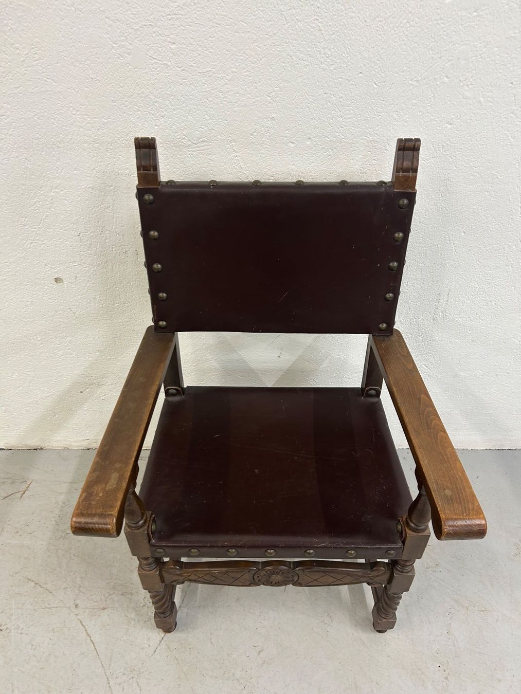 Sessel: spanischer Kolonial Ledersessel Eiche Leder ca. um 1890 (2) – Gebraucht aus Zürich von Levelart 1