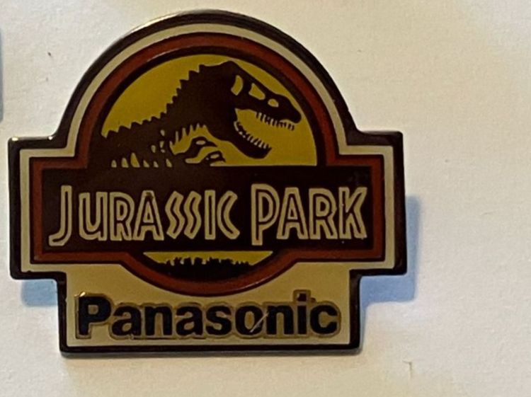 Plaketten & Abzeichen: Pin Jurassic Park – Gebraucht aus Basel von djwwpp