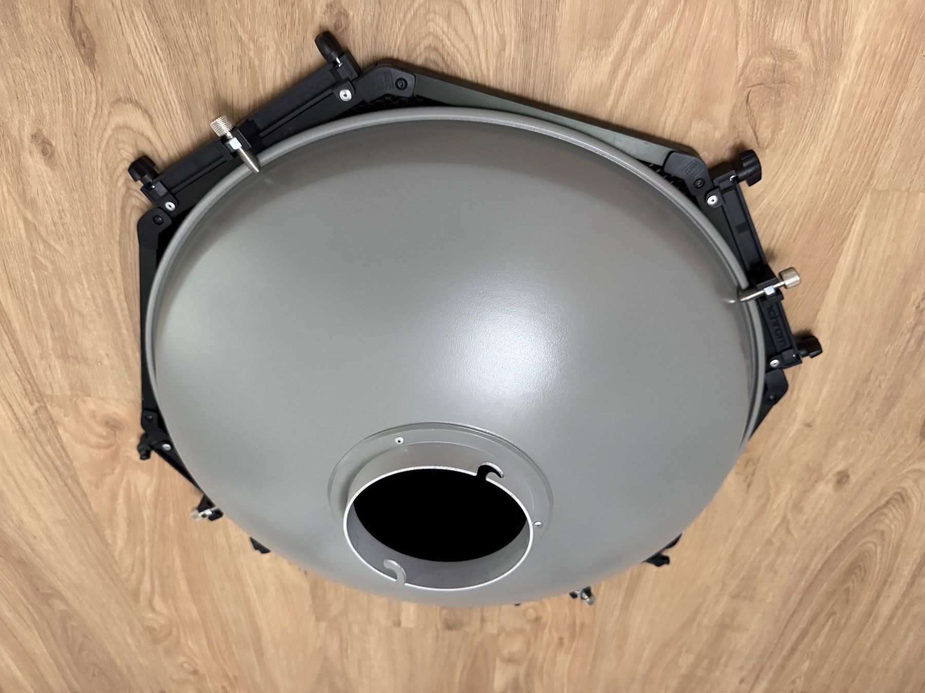 Elinchrom Flash: Elinchrom Beauty Dish 44cm – Usato da Fribourg venduto da Friedli_bucher 1