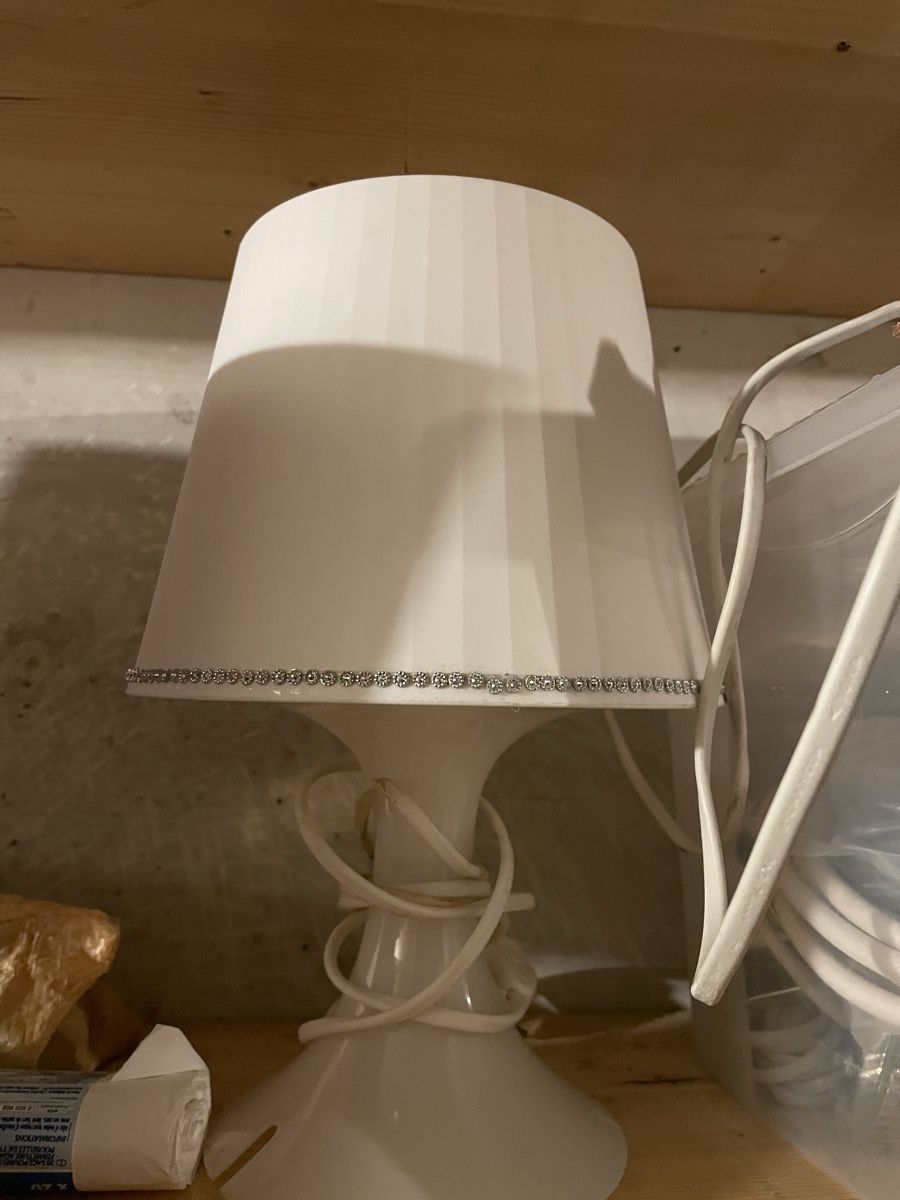 Ikea Lampade: 2# Lampe à poser blanche IKEA - élégante avec strass – Usato da La Chaux de fonds venduto da car_f9yg 1