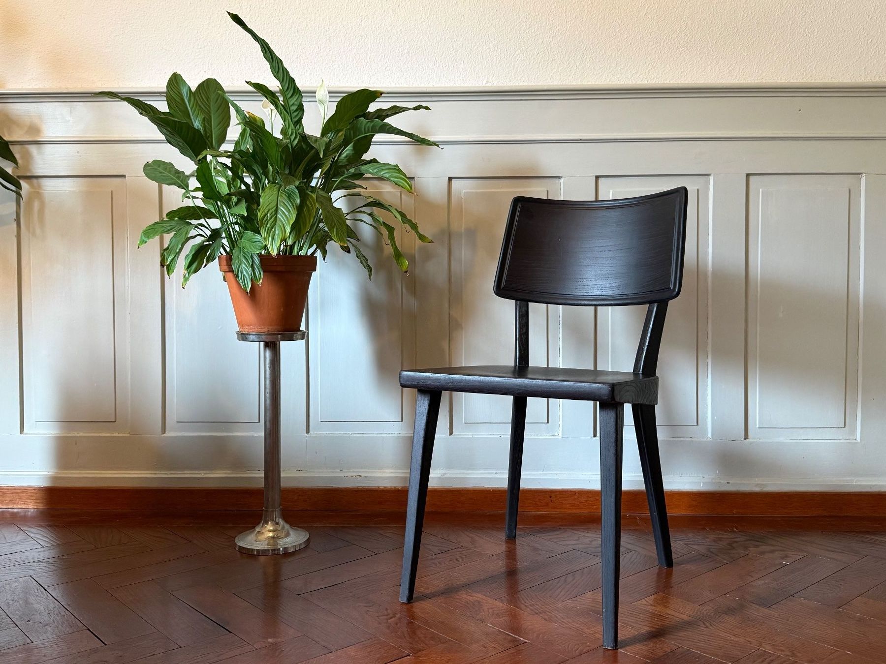 Stühle: Klassischer Schweizer Design Holz Stuhl Beizenstuhl Schwarz – Gebraucht aus Zürich von TiptopGerneWieder 1