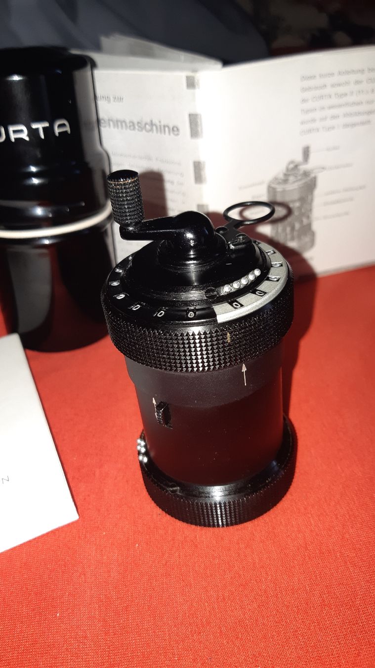 Taschenrechner: CURTA calculateur 1955 – Gebraucht aus Chésopelloz von Toino95 2