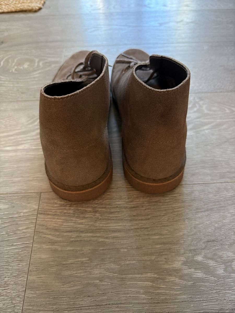 Clarks Herrenschuhe: Bottines Clarks Desert Boot daim marron taille 44.5 – Gebraucht aus Forel (Lavaux) von vuf_rdl9 1