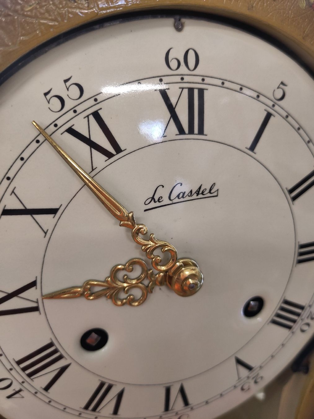 Pendules & Horloges murales: Le Castel Pendeluhr braun&gold – D'occasion à Pratteln par Cartonsducoeur_bl 1