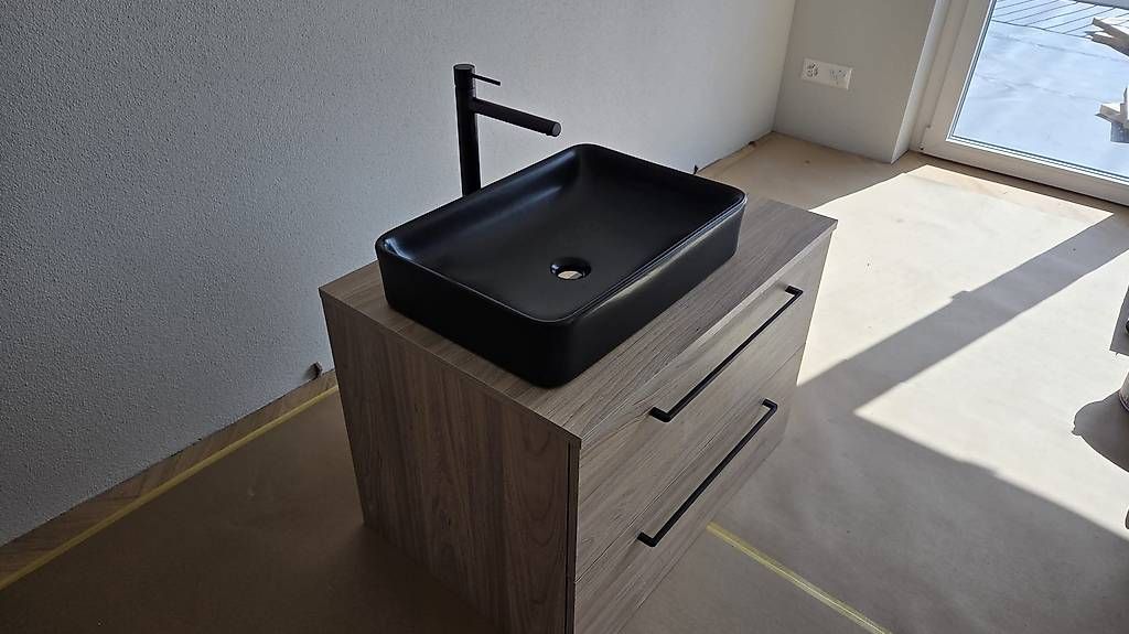 Laufen Mobili per bagno: Richner-Badmöbel mit schwarzem Designer-Aufsatzwaschtisch – Nuovo e nell'imballaggio originale da schaffhausen venduto da hohberg30