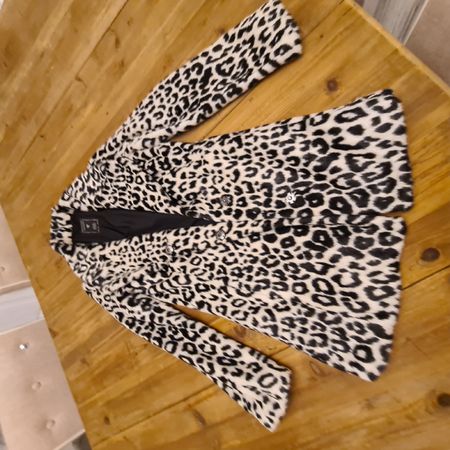 Guess Mantel, Leo Print, Grösse S, Top Zustand!