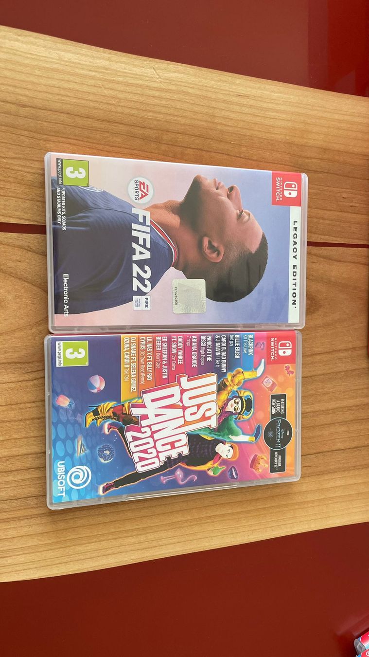 Nintendo Konsolen: Nintendo Switch Bundle +FIFA 22 & Just Dance 2020!+card64gb – Gebraucht aus Luzern von Vitucci01 5