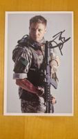 Jeremy Renner, Original Autogramm auf Foto in Farbe