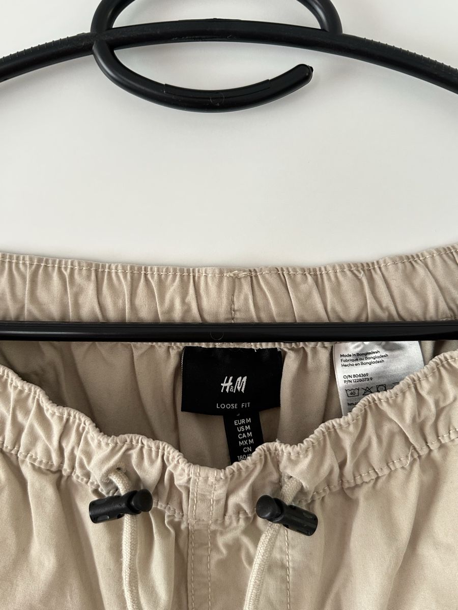 H&M Pantalons: H&M Stoffhose beige, Gr. M – D'occasion à Ermatingen par nic_x2tf 1
