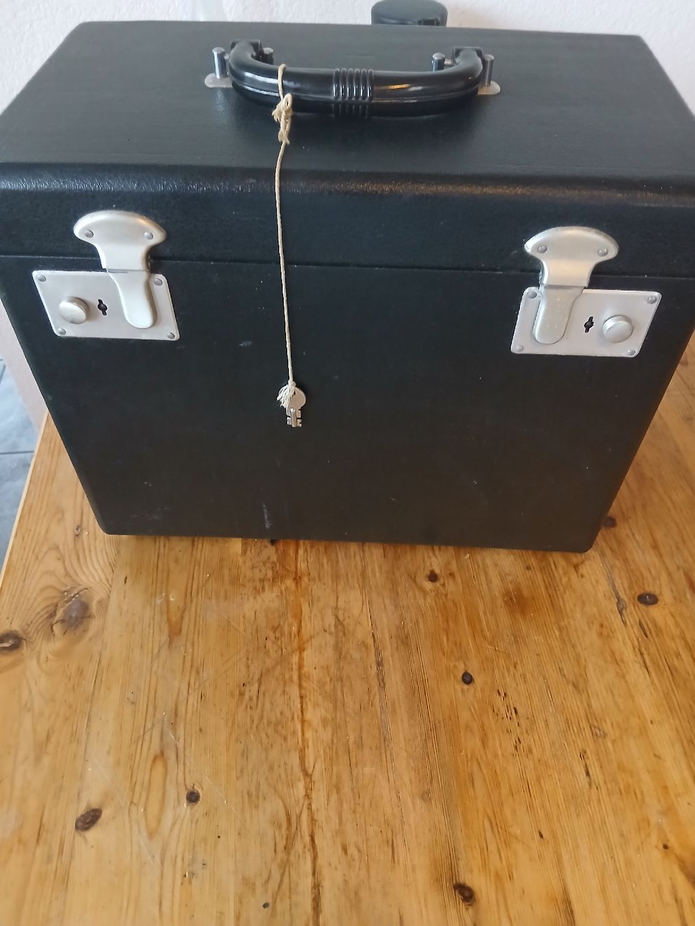 Singer Nähmaschinen: Singer 222K Sewing Machine with Case and Accessories – Gebraucht aus Bronschhofen von woj_5knx 4