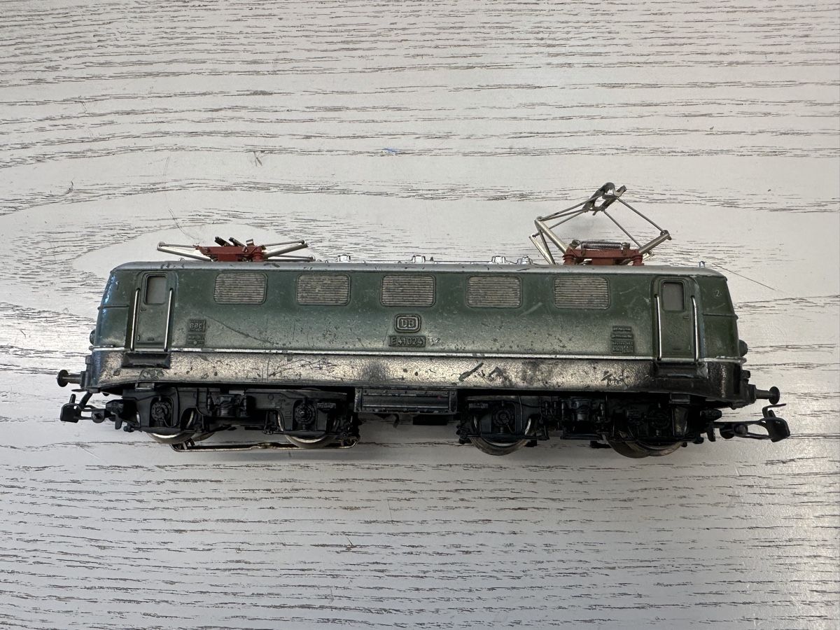 Märklin Modellini di ferrovie: Märklin 3037 DB BR 141 – Usato da Lupsingen venduto da New-Haven 3