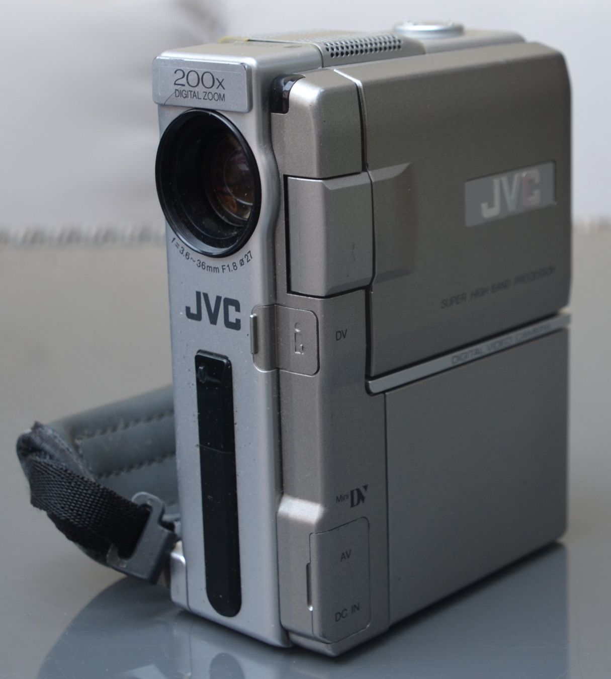 JVC Videocamere: JVC GR-DVX44E Camcorder MiniDV / caméscope – Usato da Collonges venduto da arashee 5