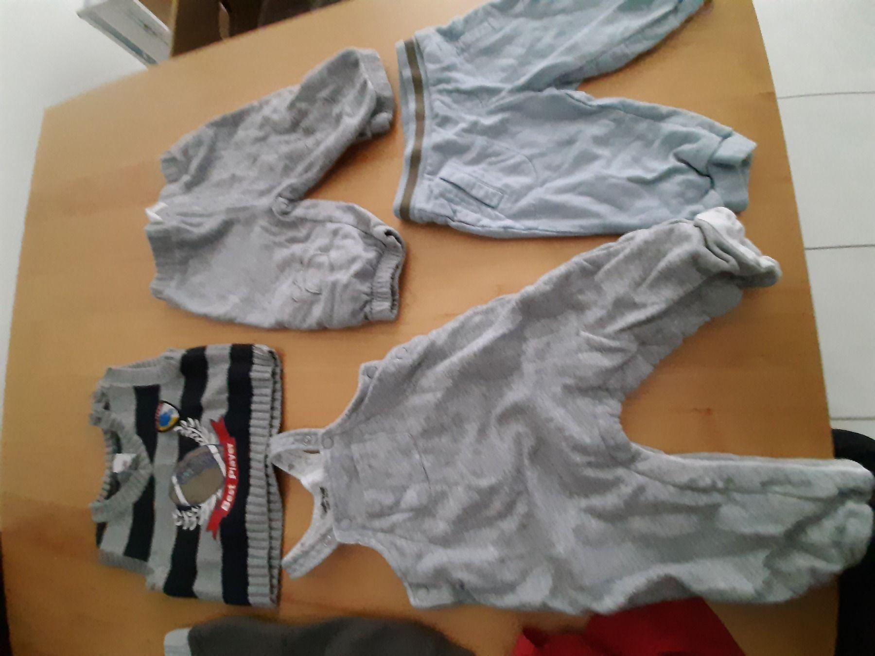 Kleiderpakete & -sets: K..139) Junge Kleiderset Gr. 68 – Gebraucht aus Wil SG von Saxer1 5