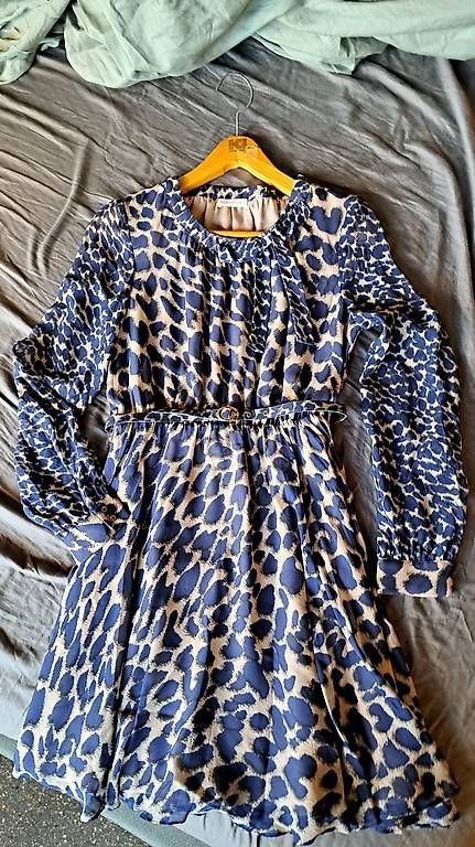 Vestiti: Blaues Seidenkleid im Leoprint – Usato da Lützelflüh-Goldb venduto da tomwunderlich