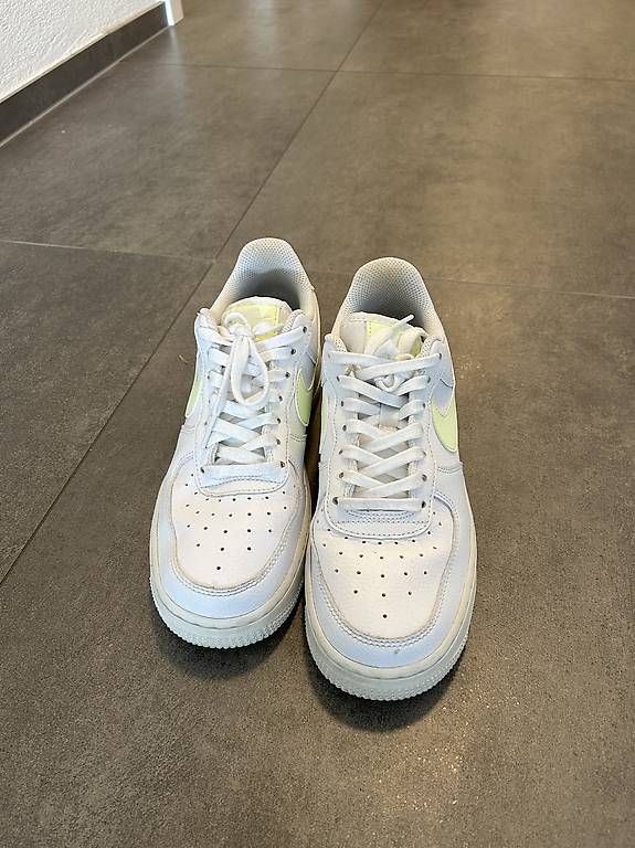 Nike Scarpe da donna: Nike Schuhe 38.5 – Usato da Utzenstorf venduto da Liverpool91 1