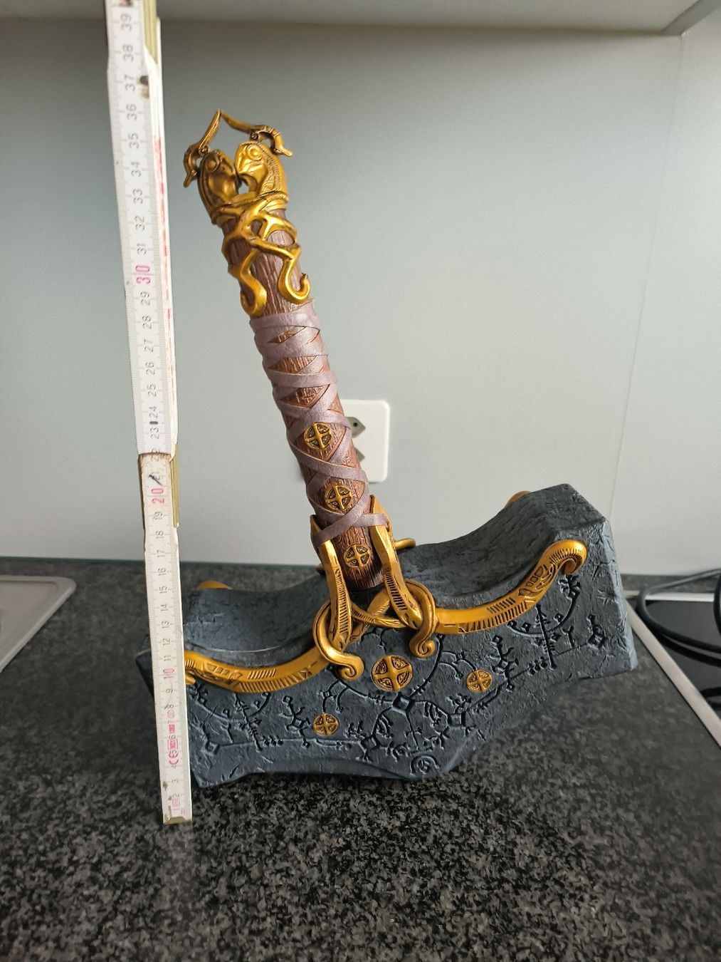 Tutte le decorazioni: Mjölnir Hammer Dekoobjekt ca. 38cm  – Usato da Emmenbrücke venduto da Marco01334 2