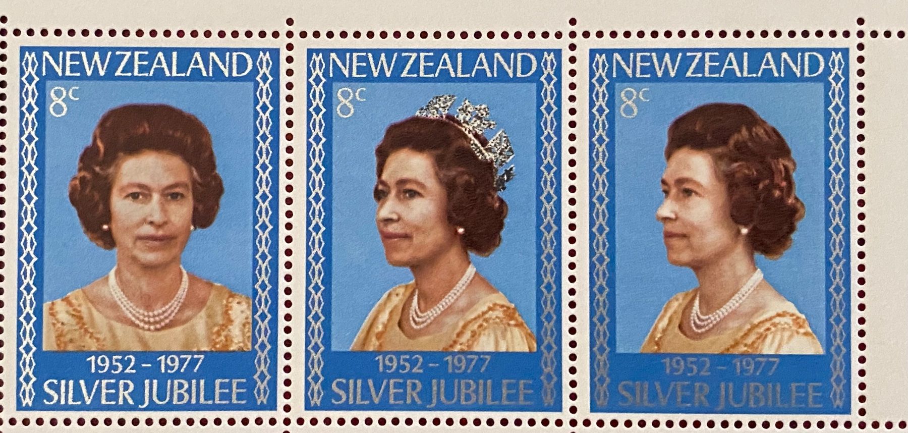 Tutti i francobolli: Bloc timbres - Reine Elizabeth – Nuovo (secondo la descrizione) da Petit-Lancy venduto da Solcarm 2