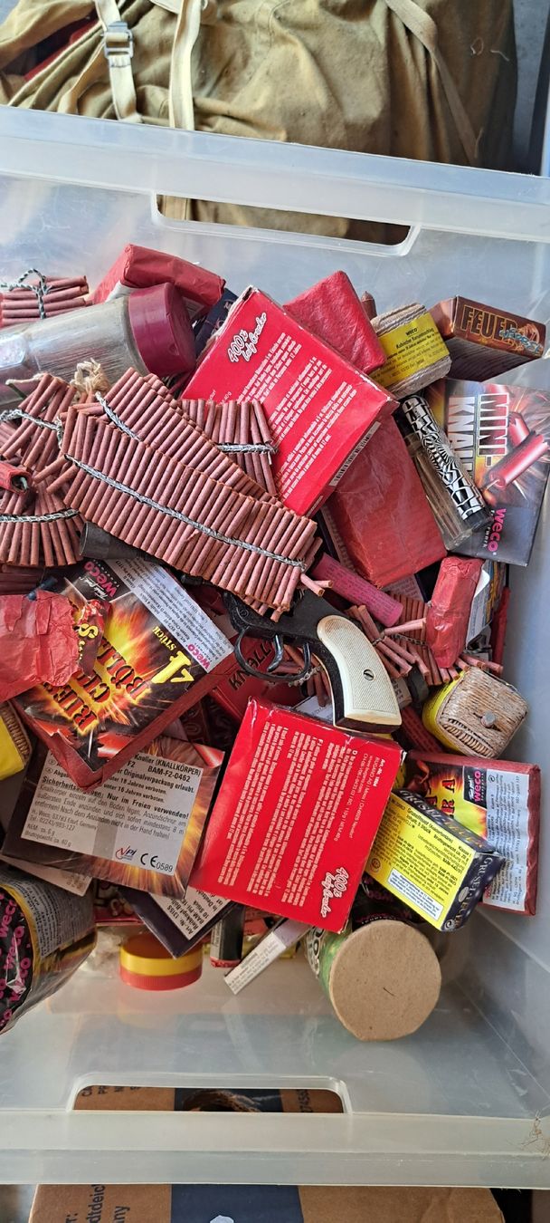 Feuerzeuge: Feuerwerk  – Neu (gemäss Beschreibung) aus Schaffhausen von vic_tbg2 3
