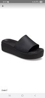 Crocs Brooklyn Pantoletten Plateau Grösse 40 schwarz
