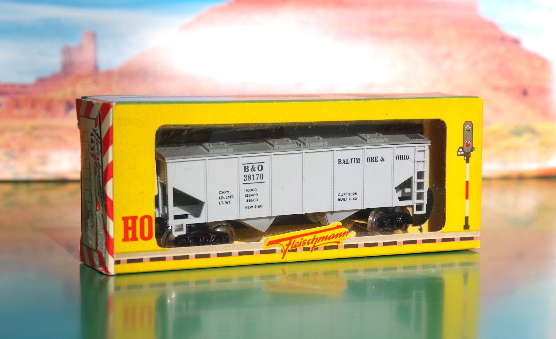 Fleischmann Modellini di ferrovie: Fleischmann H0 Covered Hopper Baltimore & Ohio Railroad/USA – Nuovo e nell'imballaggio originale da Frauenfeld venduto da Danielpwiedmer