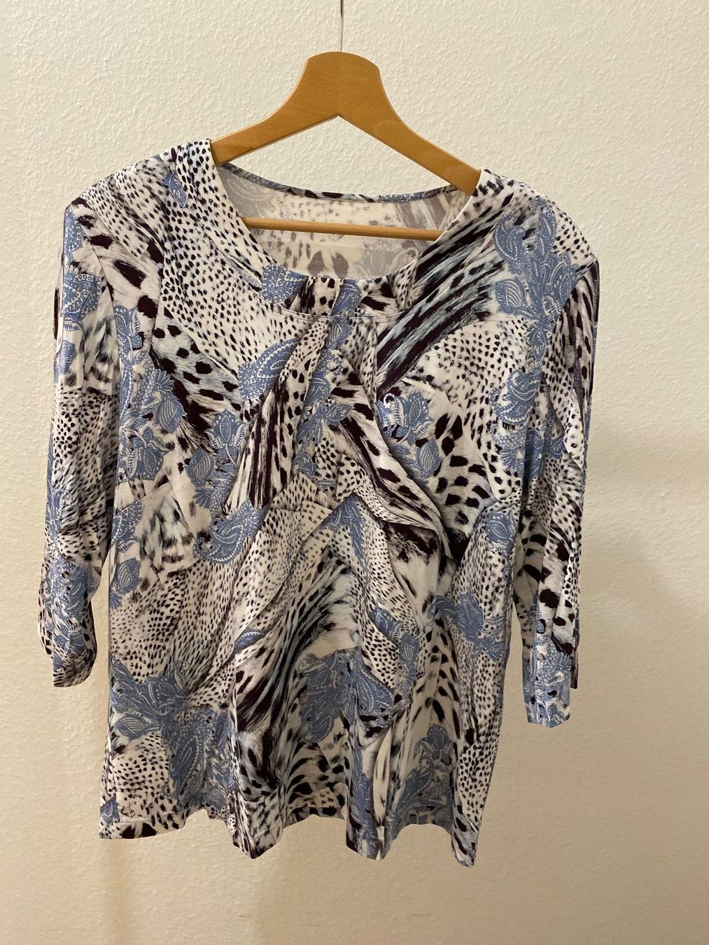T-shirt: AZ Modell T-Shirt mit Muster blau Gr. 44 – Usato da Pratteln venduto da a23_j2gs