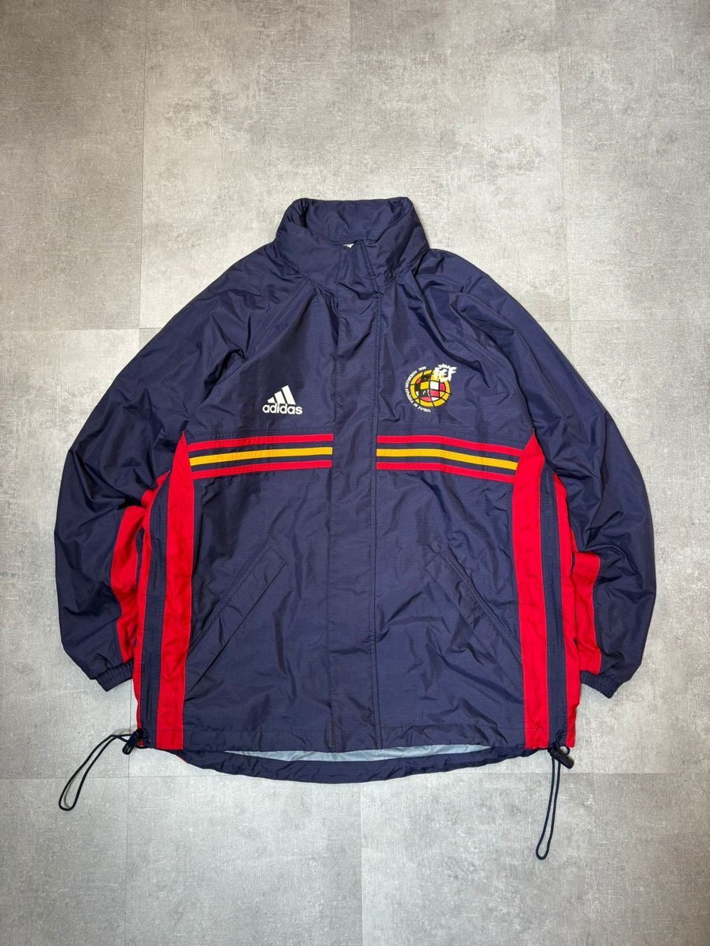 Adidas Giacche: Vintage Adidas 2000 Spanien Regenjacke - Grösse S – Nuovo (secondo la descrizione) da Werdenberg venduto da hase.vintage