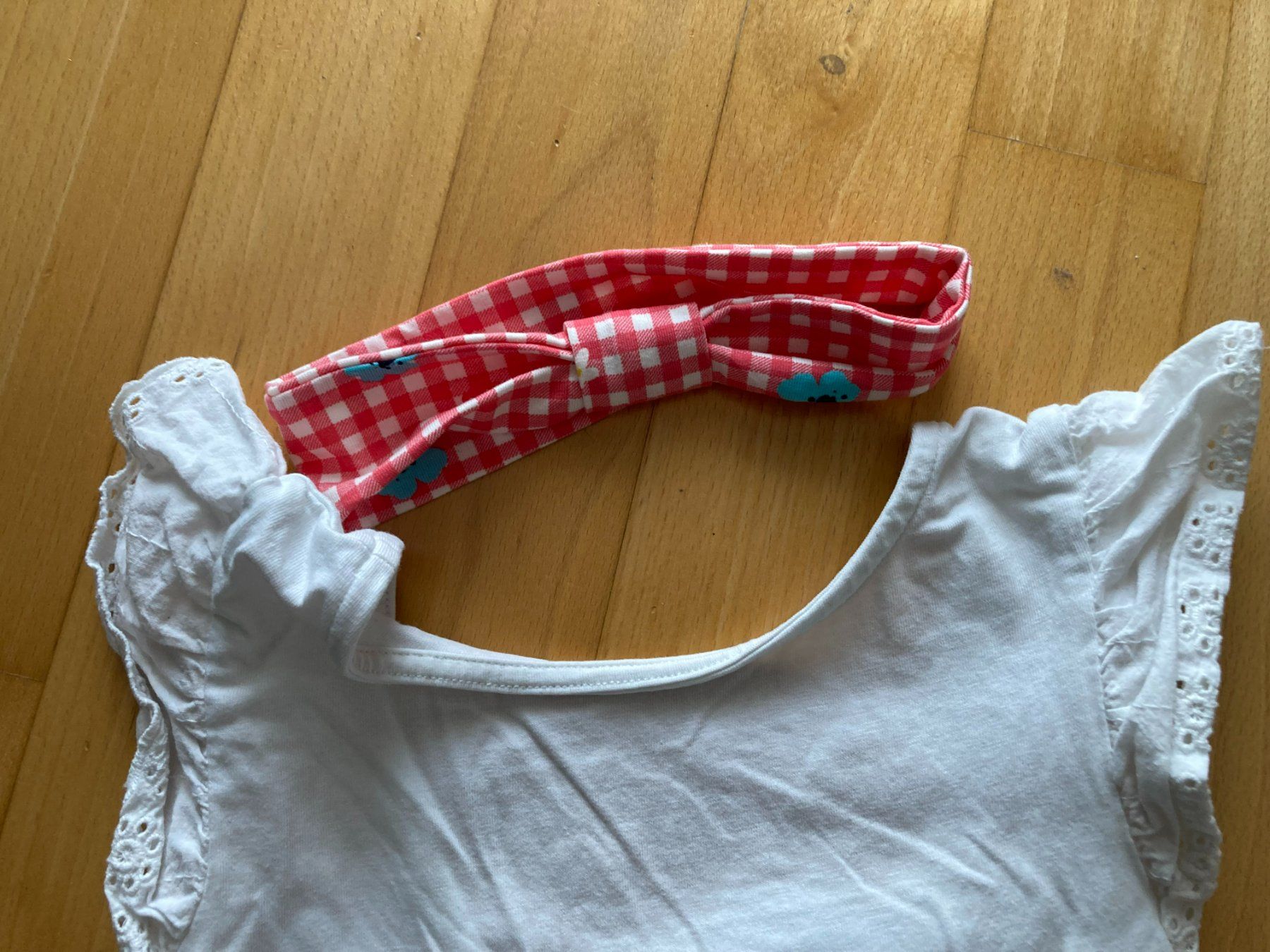 Camicette, T-shirt & Top: Kurzarm Shirt mit Mädchen inkl. passendem Haarband – Usato da Muttenz venduto da Juvenile33 4