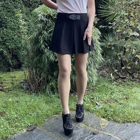 Chic gonna nera a pieghe con cintura-M/L-elegante