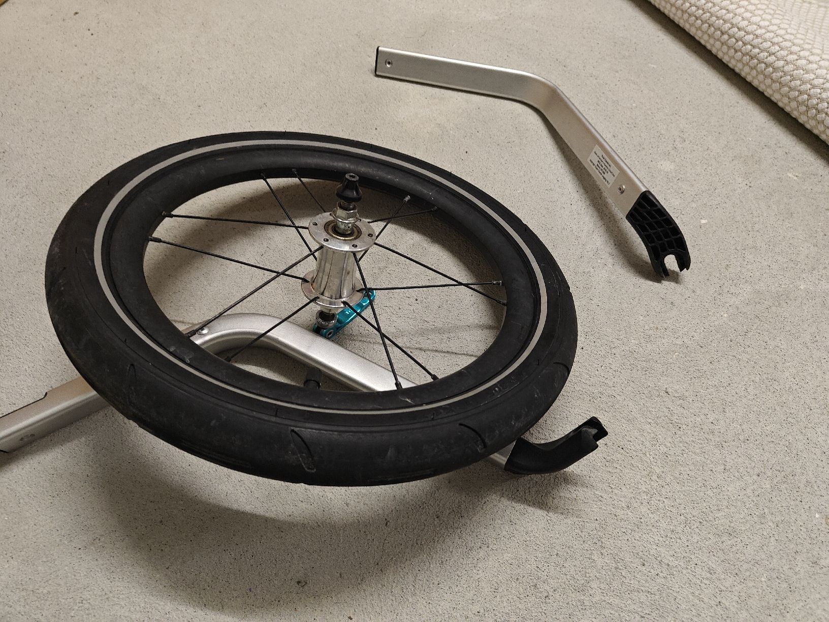 Thule Rimorchi: Thule Chariot Jogging Kit / Set (für 2er Thule) – Usato da Volketswil venduto da huzh 1