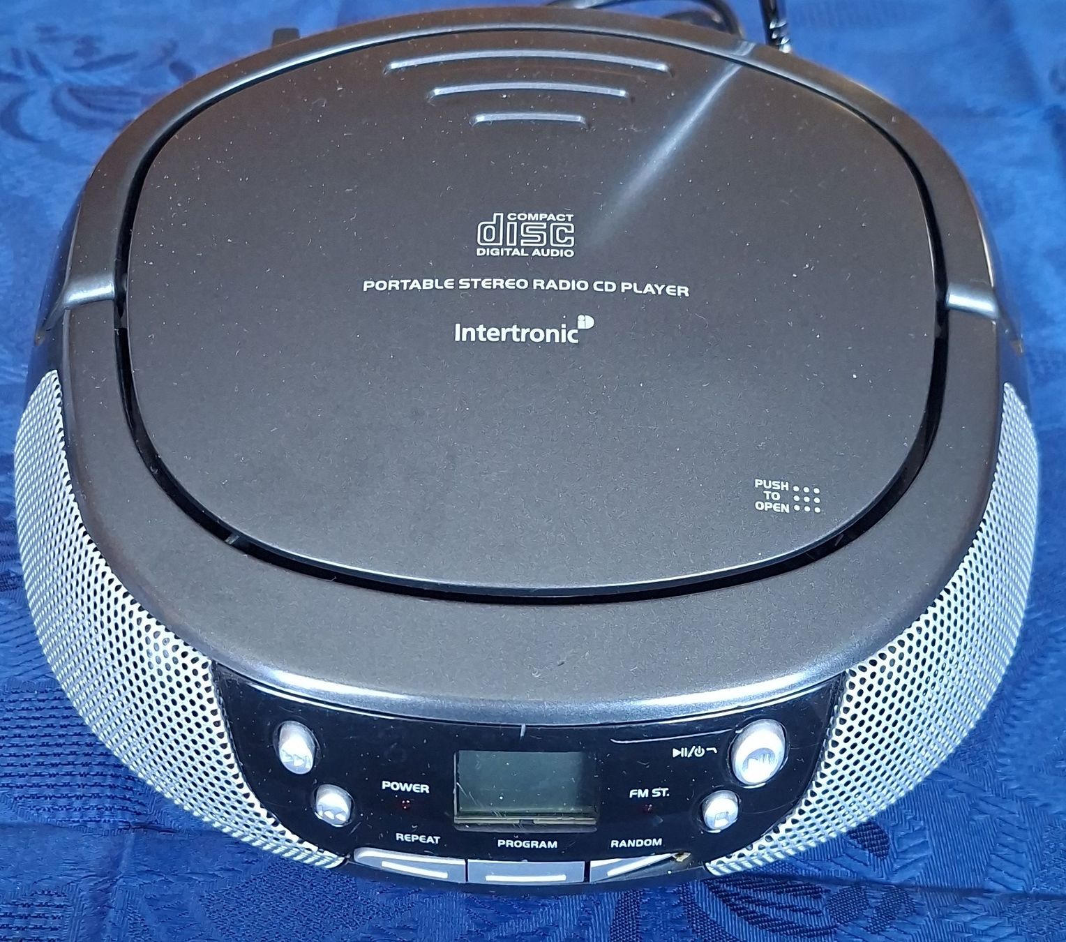 Radios: Intertronic CD Radio tragbar – D'occasion à Marbach LU par antanarivo