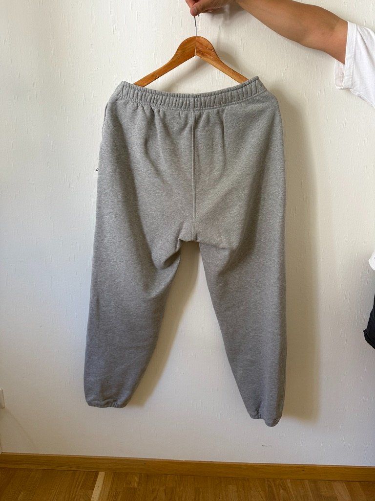 Nike Pantalons: Nike x Stüssy Sweatpant – D'occasion à Zürich par nt7