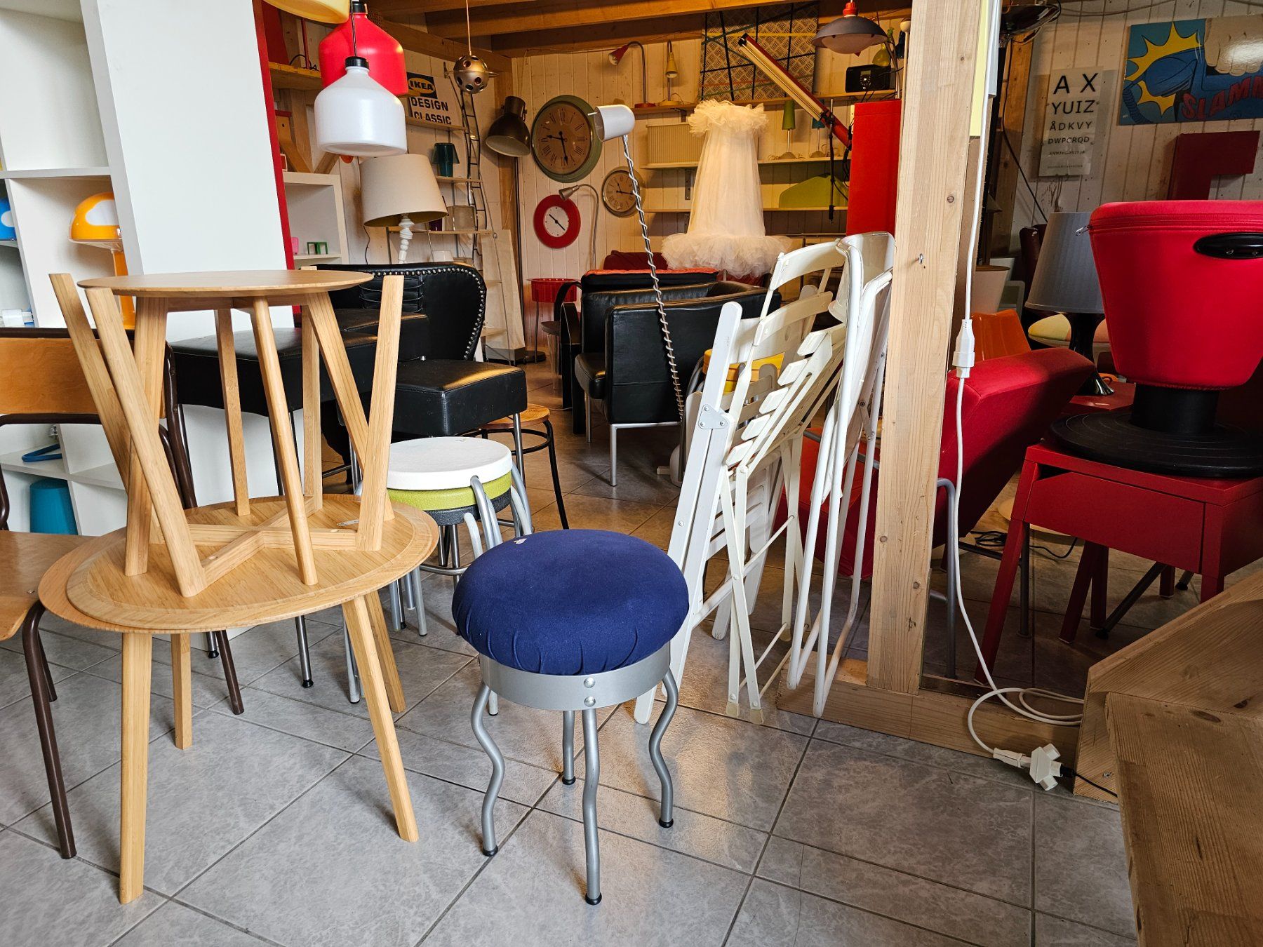 Ikea Sgabelli: 1995 IKEA Uri Stool by Per Ivar Ledang, Postmoderner Hocker – Usato da Nottwil venduto da Wondewa-Shop 4