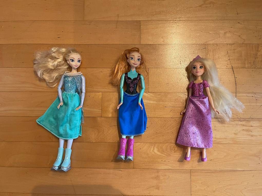 Bambole: Anna und Elsa und eine weitere Prinzessin – Usato da Wilen b. Wil venduto da Sarah3