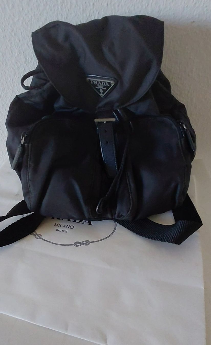 Prada Zaini: Prada Mini Rucksack Schwarz Nylon – Usato da Horgen venduto da zur_jq85 7