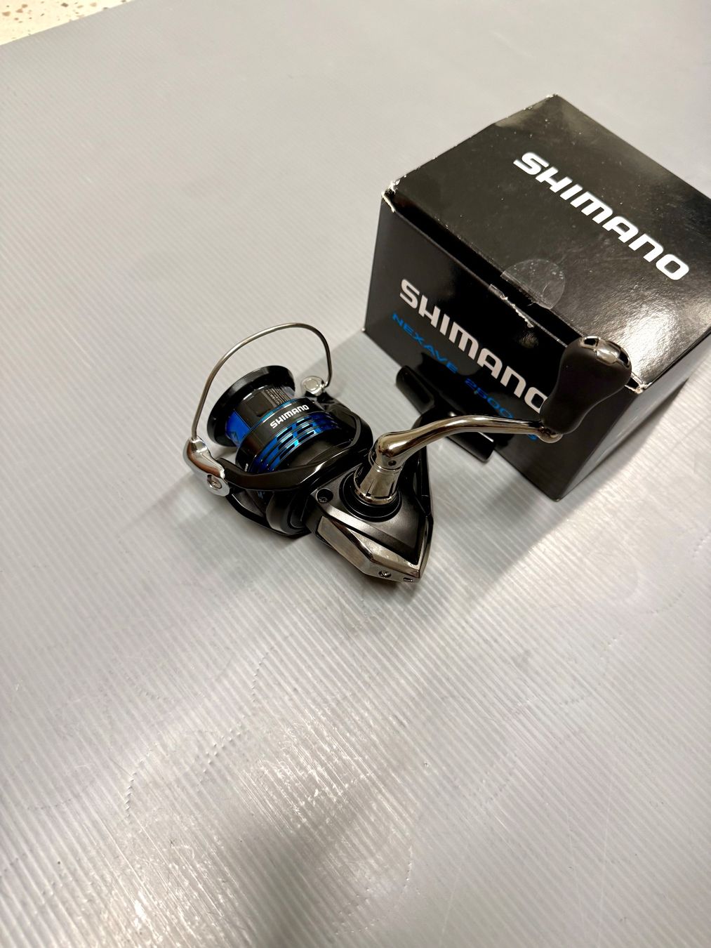Shimano Rollen & Spulen: Shimano Nexave 2500HG Spinnrolle – Neu und originalverpackt aus Trimbach von duri.. 1