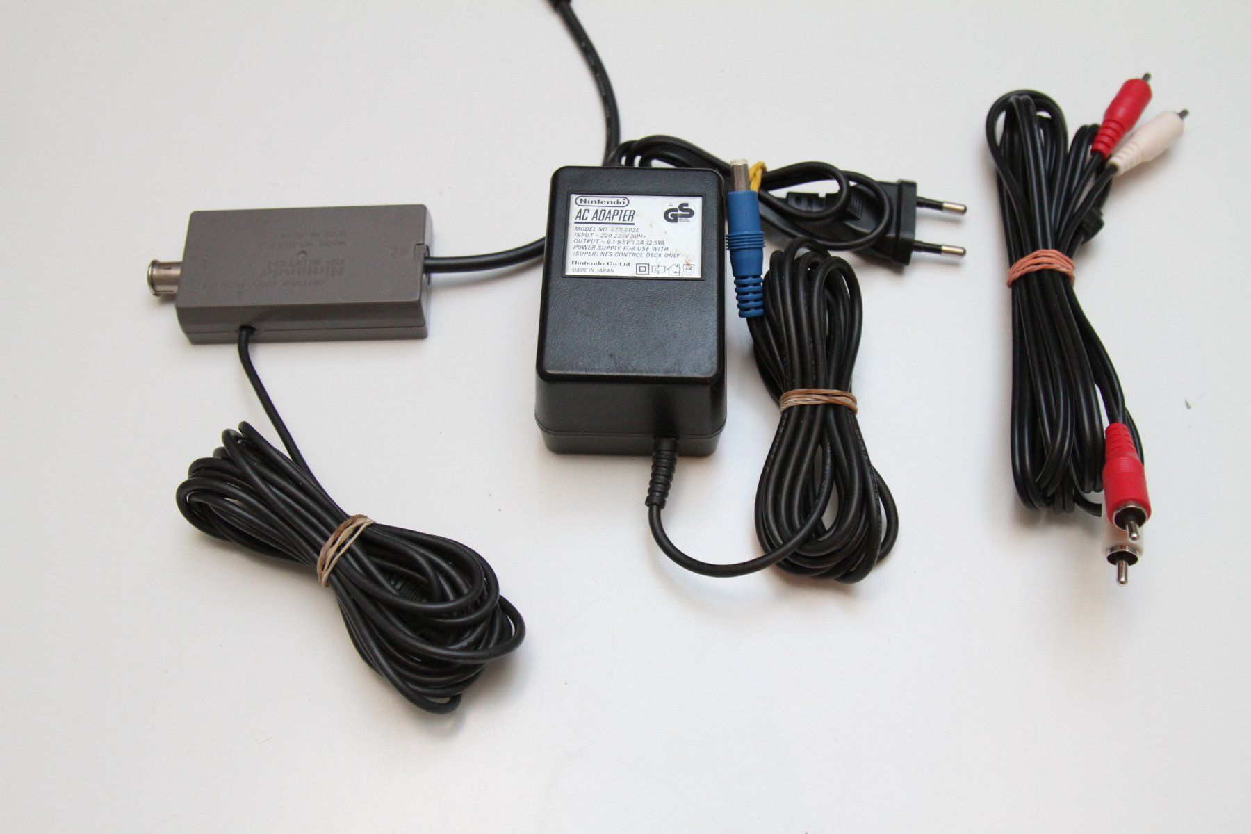 Nintendo Consoles: Nintendo NES mit Spielen – D'occasion à Basel par camelot99 4