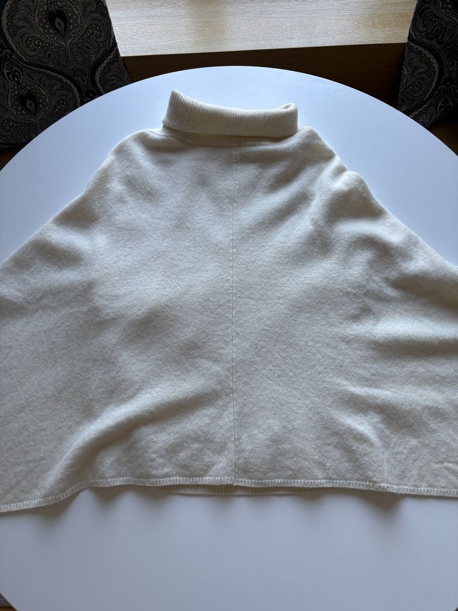 Sandro Sonstige Damenmode: Pullover/Poncho aus Wolle Sandro T2  – Gebraucht aus St. Gallen von maryloewe 2
