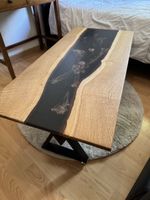 Table basse unique en résine et bois massif, design!