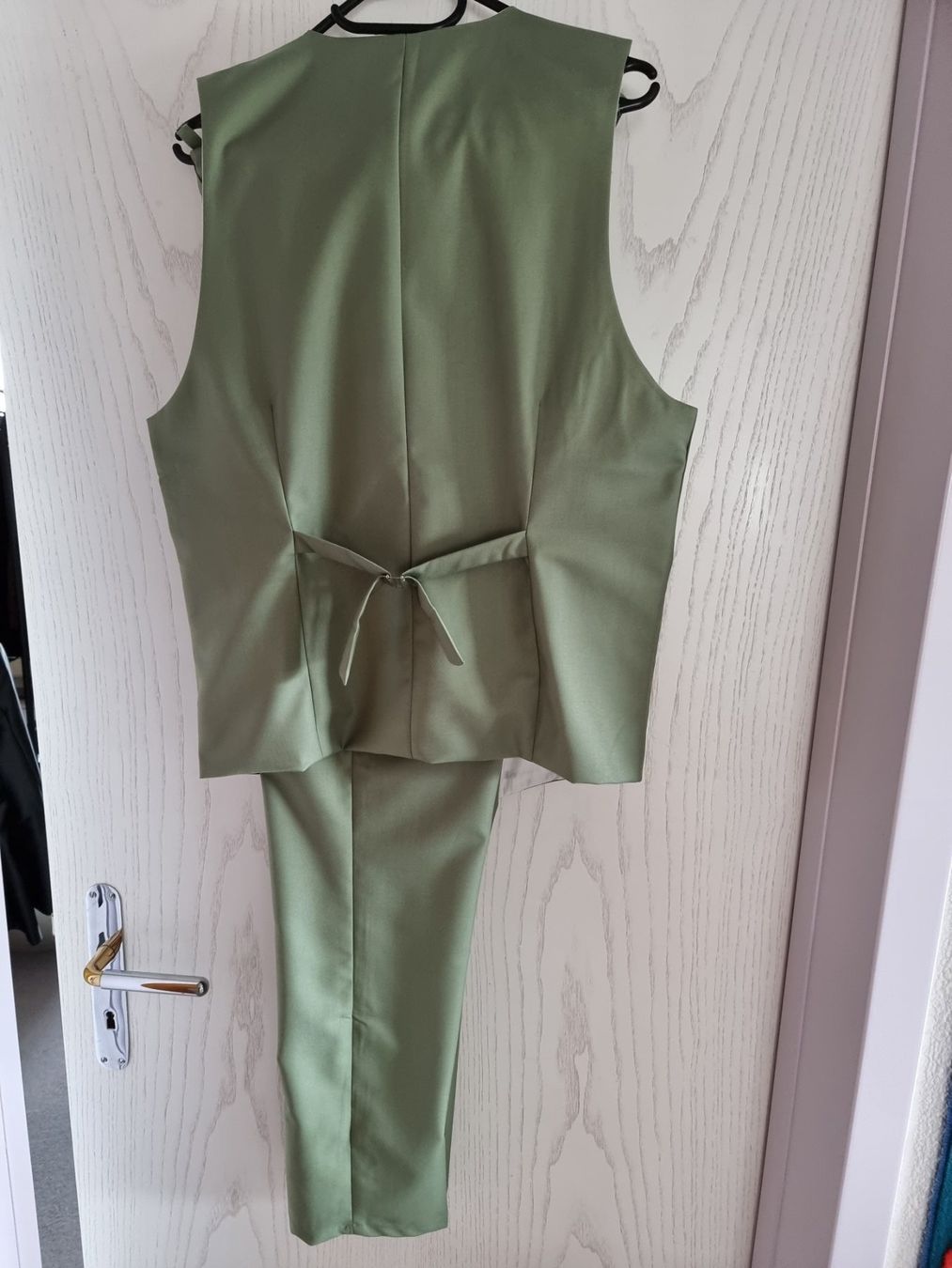 Completi: Herrenanzug mit Gilet – Nuovo e nell'imballaggio originale da Uetendorf venduto da .Eidgenosse. 2