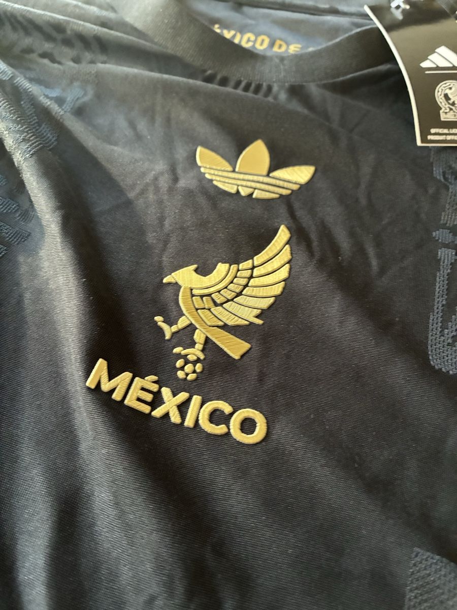 Adidas Maillots de corps & Pantalons: Mexico de Oro Tikot Xl slim fit mit patch – Neuf (Voir description) à Giubiasco par eti_55yn 1