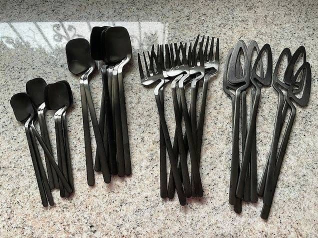 Bestecksets: Schwarzes Besteck-Set  modernes Design – Neu und originalverpackt aus Horw von Bobby